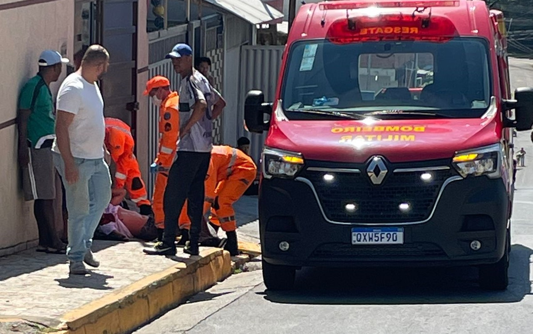 Jovem de 14 anos esfaqueia o próprio pai durante discussão e é apreendido em Itajubá, MG 