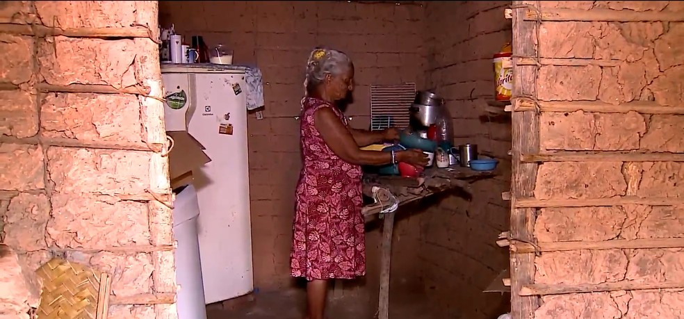 Idosa de 77 anos é presa no MA, após erro da Justiça de Rondônia; 'passou a noite sentada em cadeira e sem comida' — Foto: Reprodução/TV Mirante