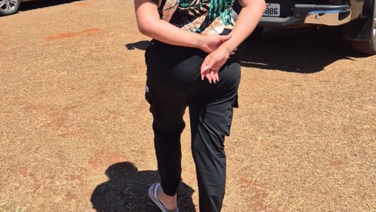 Jovem é presa em MG suspeita de integrar esquema de fraude de financiamento de veículos com uso de IA