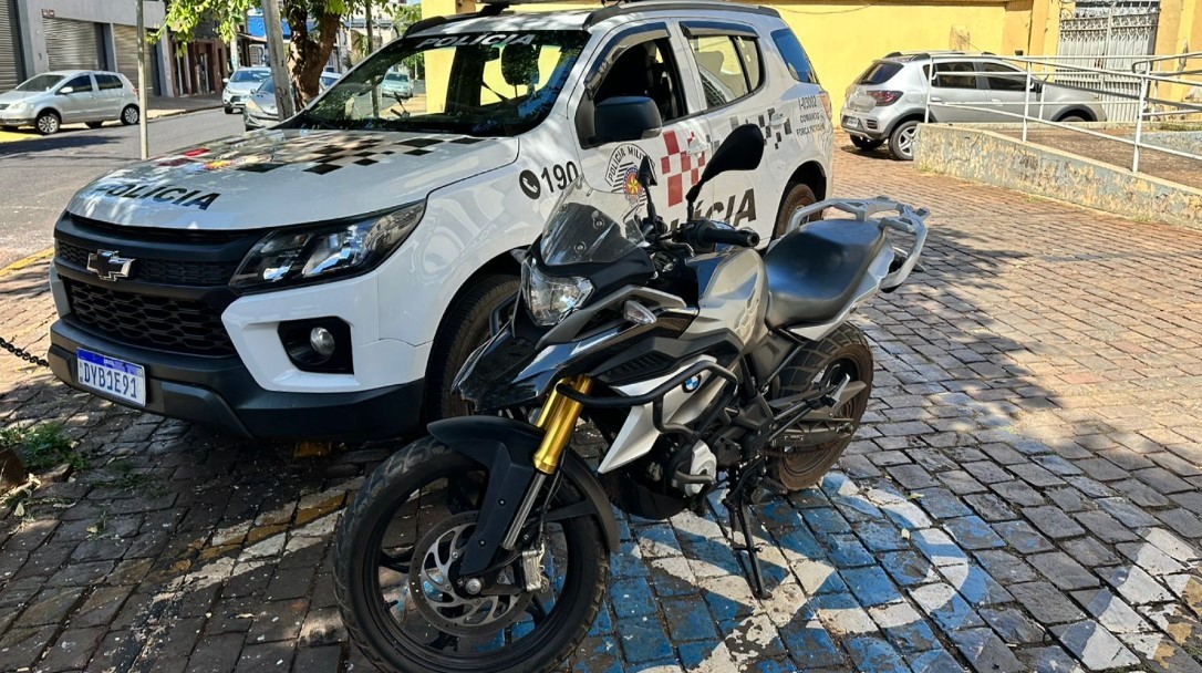 Polícia Militar encontra moto de luxo em desmanche em Ribeirão Preto; suspeito foi preso