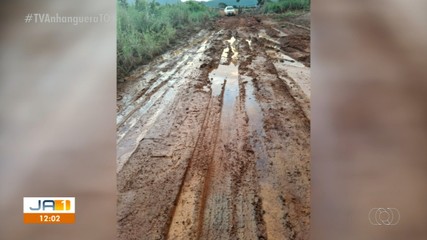 Moradores da zona rural reclamam que infraestrutura das estradas atrapalha alunos