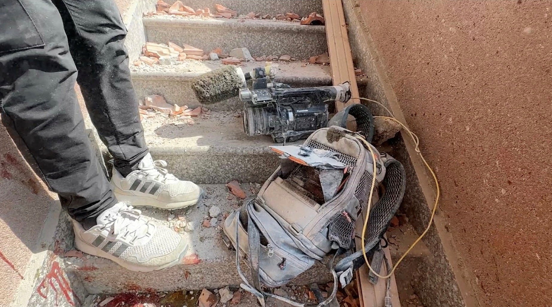 VÍDEO flagra ataque israelense atinge equipe de resgate em hospital em Gaza
