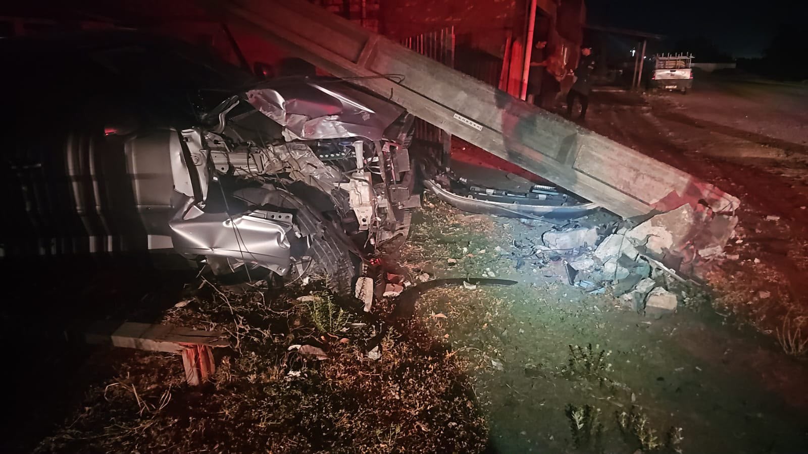Motorista embriagada perde o controle e bate em dois postes em Boa Vista 