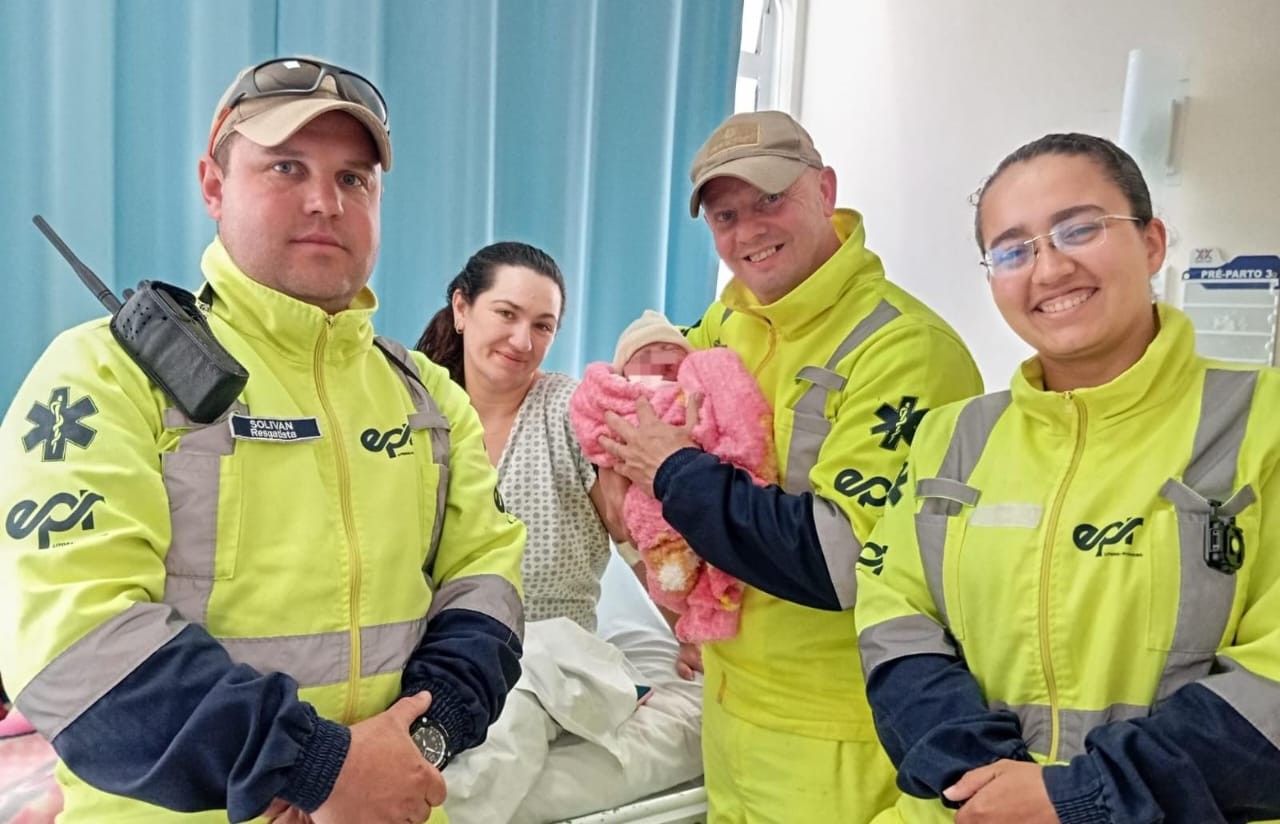 Grávida entra em trabalho de parto durante viagem e dá à luz em menos de 15 minutos na PR-151
