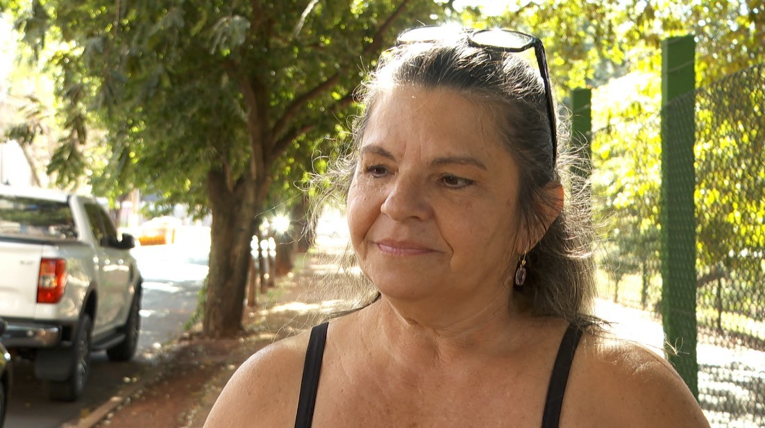 Mulher achou que homem precisava de ajuda antes de acelerar carro e escapar de assalto em Ribeirão Preto