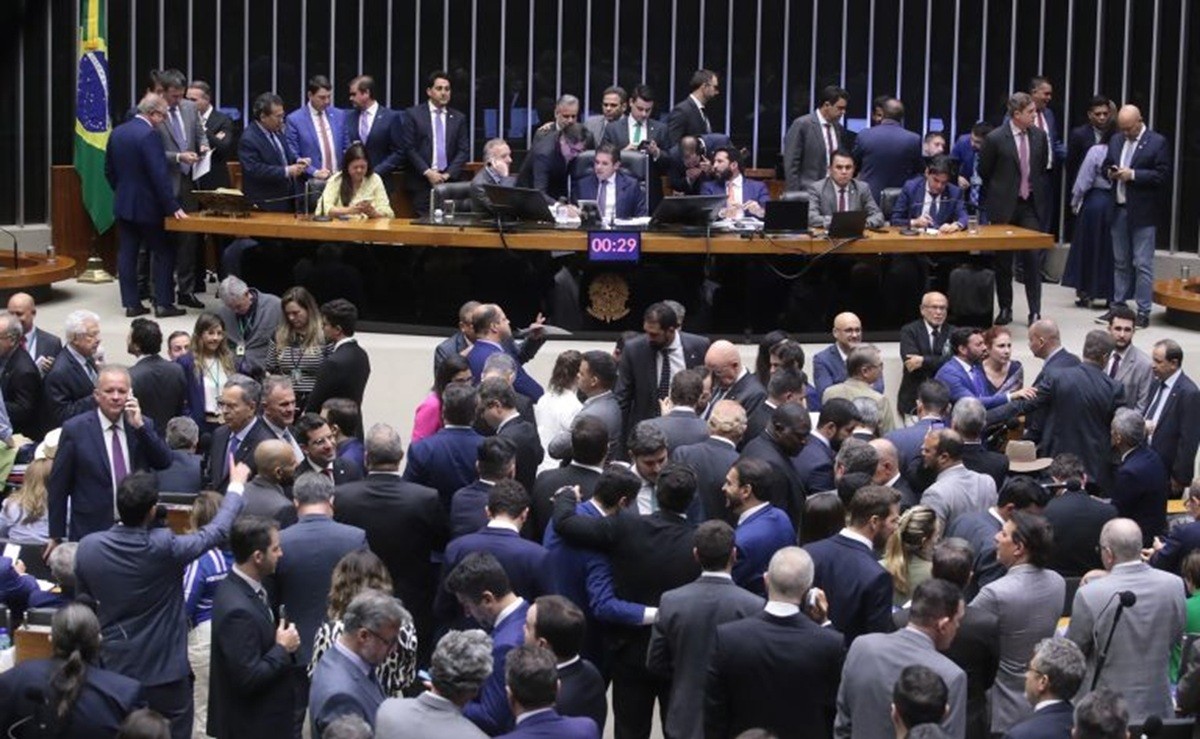 Amazonas terá mais representantes na Câmara? Entenda projeto de lei que aumenta número de deputados