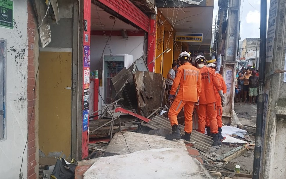 Desabamento marquise Alagoinhas — Foto: Corpo de Bombeiros