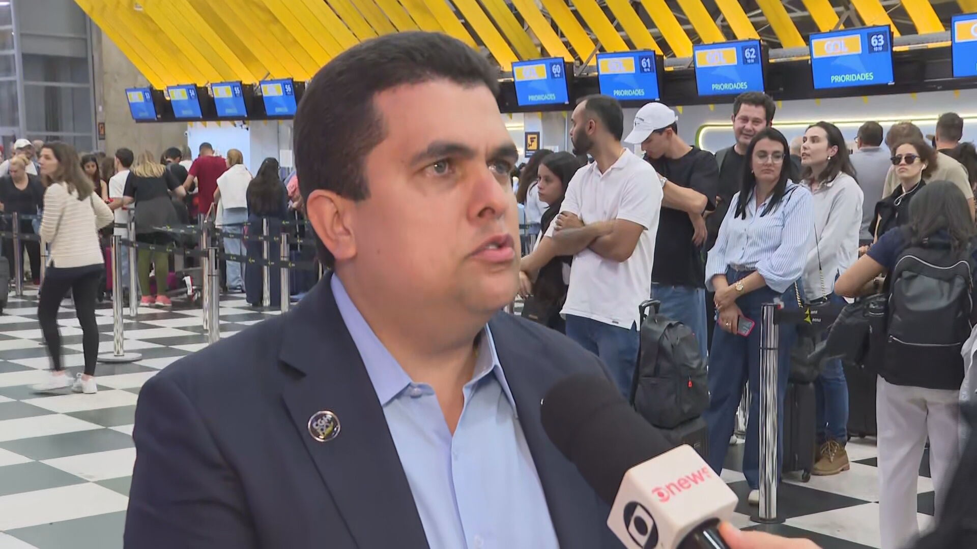 Aeroporto de Congonhas vai operar até a meia-noite desta quinta para reduzir impactos causados por suspensão temporária de voos