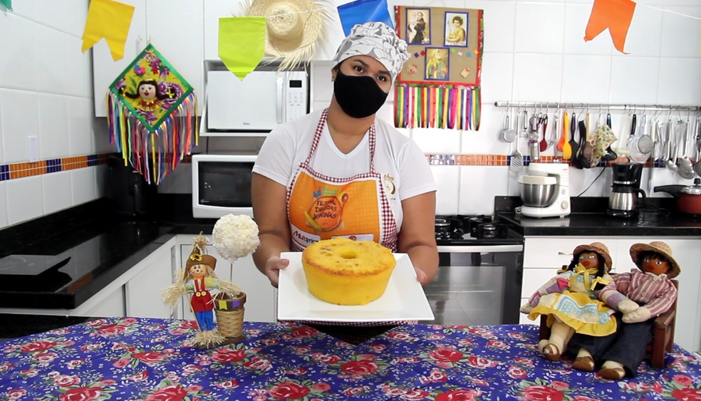 Como fazer BOLO DE MILHO cremoso!  Aprenda a fazer BOLO DE MILHO CREMOSO!  E se quiser ainda mais cremoso, deixe apenas 30 minutos no forno!  Ingredientes para o bolo de milho