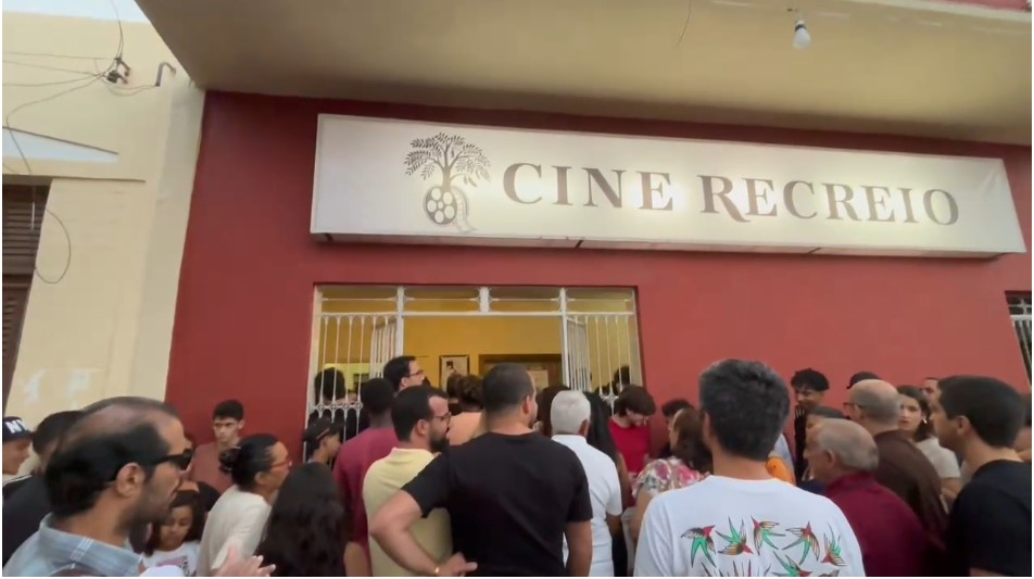 Cinema de rua renasce em Floresta: após 10 anos fechado Cine Recreio reabre