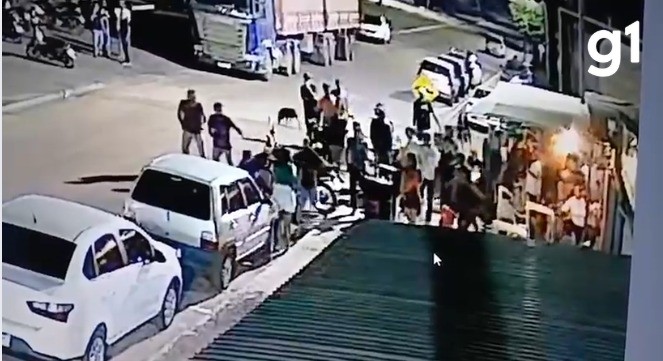 Câmera de segurança registra momento que homem é morto pelo ex-marido da namorada em bar de MT