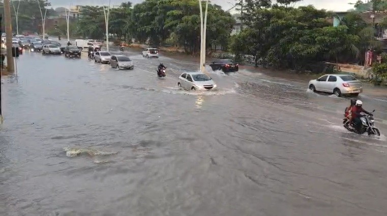Chuva forte causa alagamentos em diversos bairros de Belém