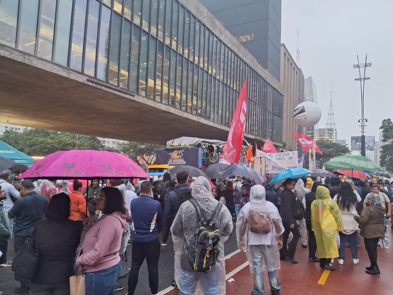 Professores fazem paralisação na rede estadual de SP nesta sexta e vão decidir sobre greve por tempo indeterminado