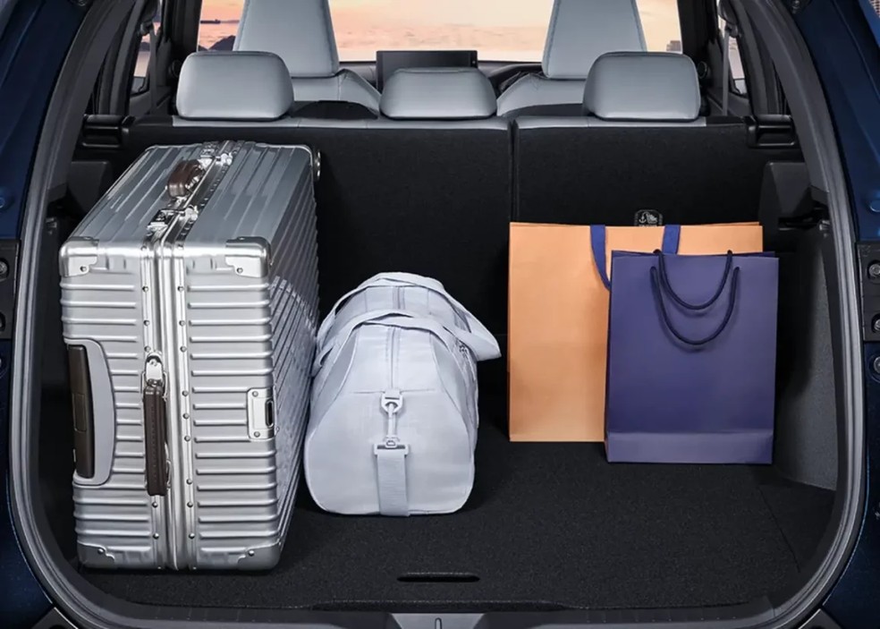O bagageiro será uma das referências do segmento com 471 litros — Foto: Divulgação | Toyota