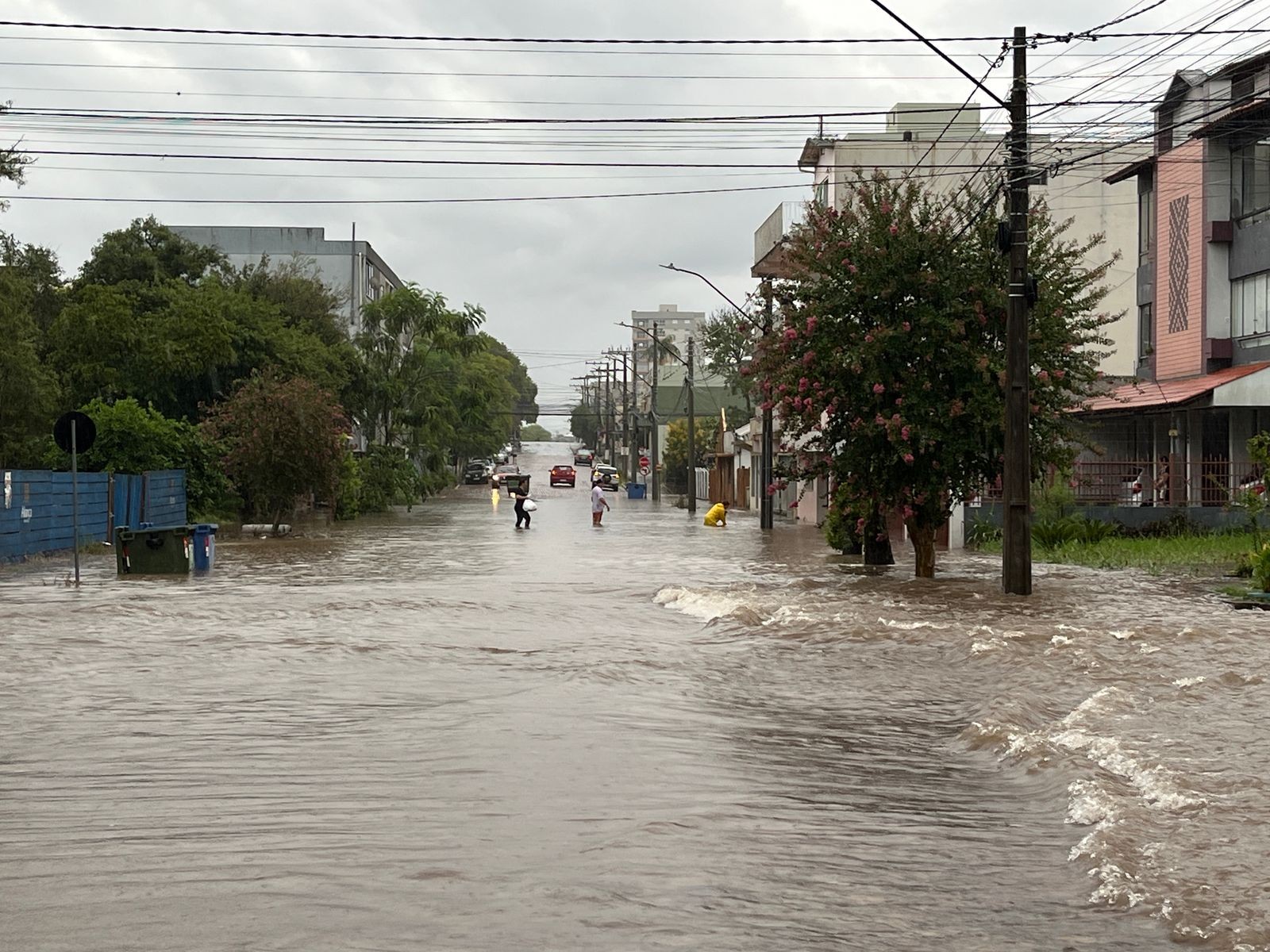 Cidade do RS tem chuva de '70 mm em minutos', e prefeitura pede para população evitar sair de casa