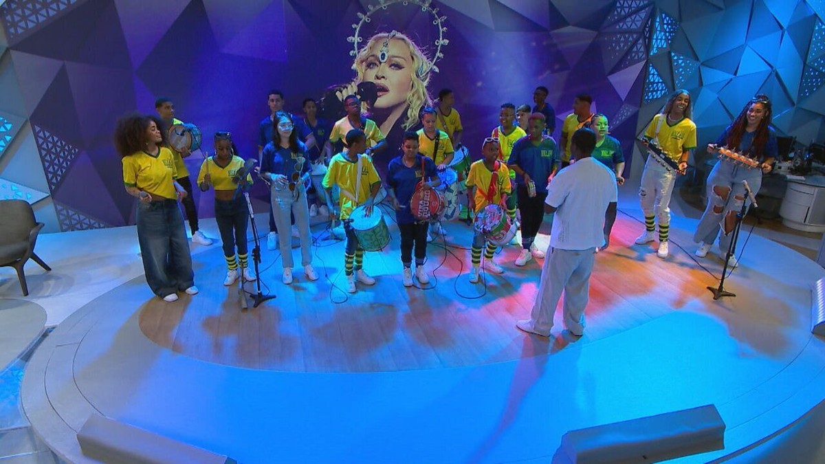 Pretinho da Serrinha e os jovens ritmistas que tocaram com Madonna falam sobre participação no show em Copacabana 