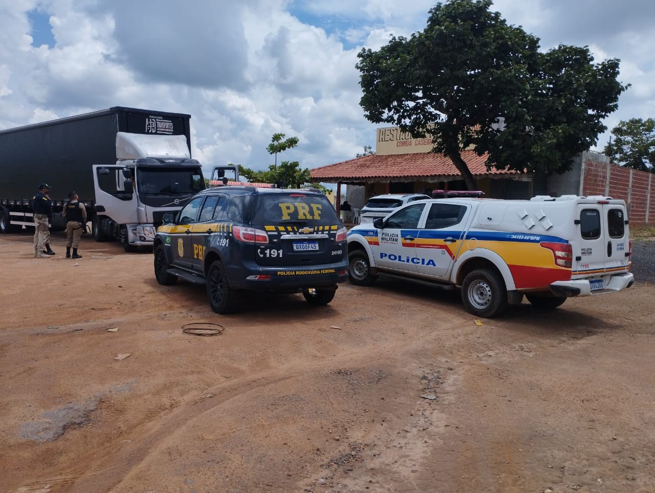 Caminhoneiro é preso na BR-251, em Montes Claros, suspeito de agredir companheira