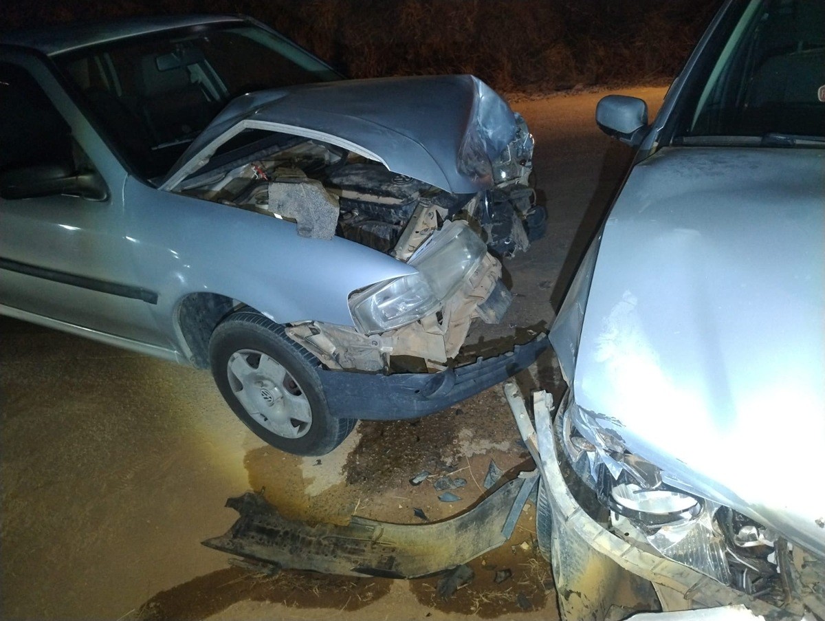 Motorista erra cálculo de distância e causa acidente com dois feridos em MG