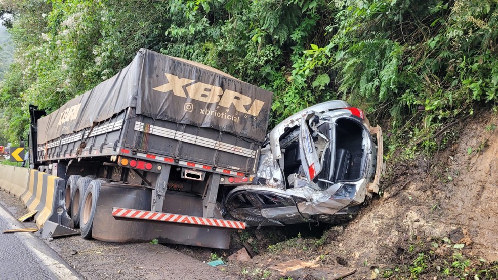 Acidente aconteceu na Serra da Esperança, em Guarapuava — Foto: Samilli Penteado/RPC