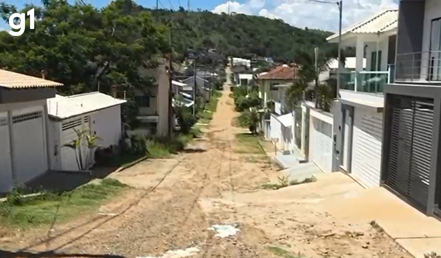 Moradores do bairro João Bedim reclamam de valetas, falta de manutenção e risco de transbordamento de valão em Itaperuna
