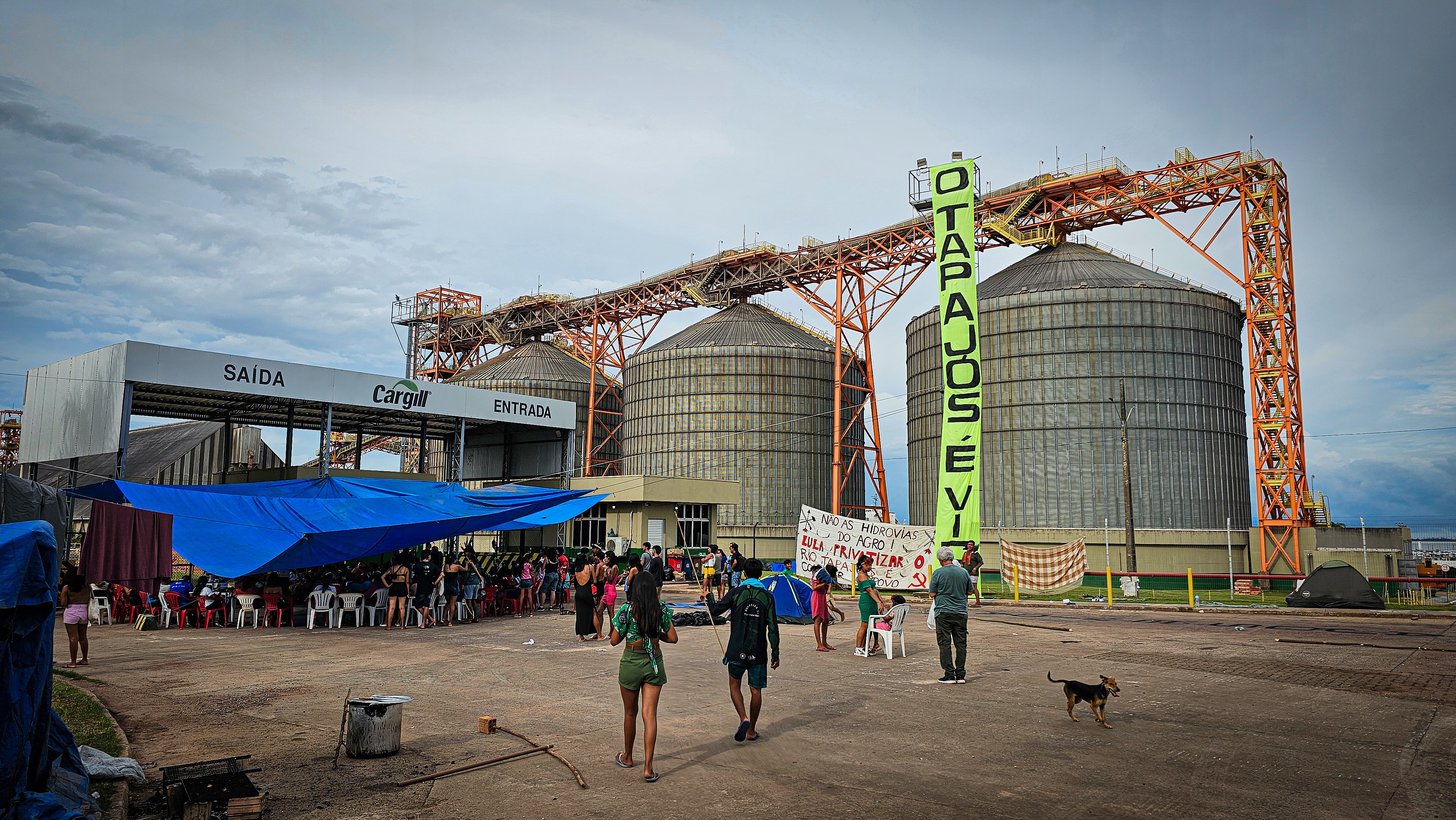 Indígenas ocupam prédio de empresa do agronegócio em protesto contra projeto de dragagem de rio no PA