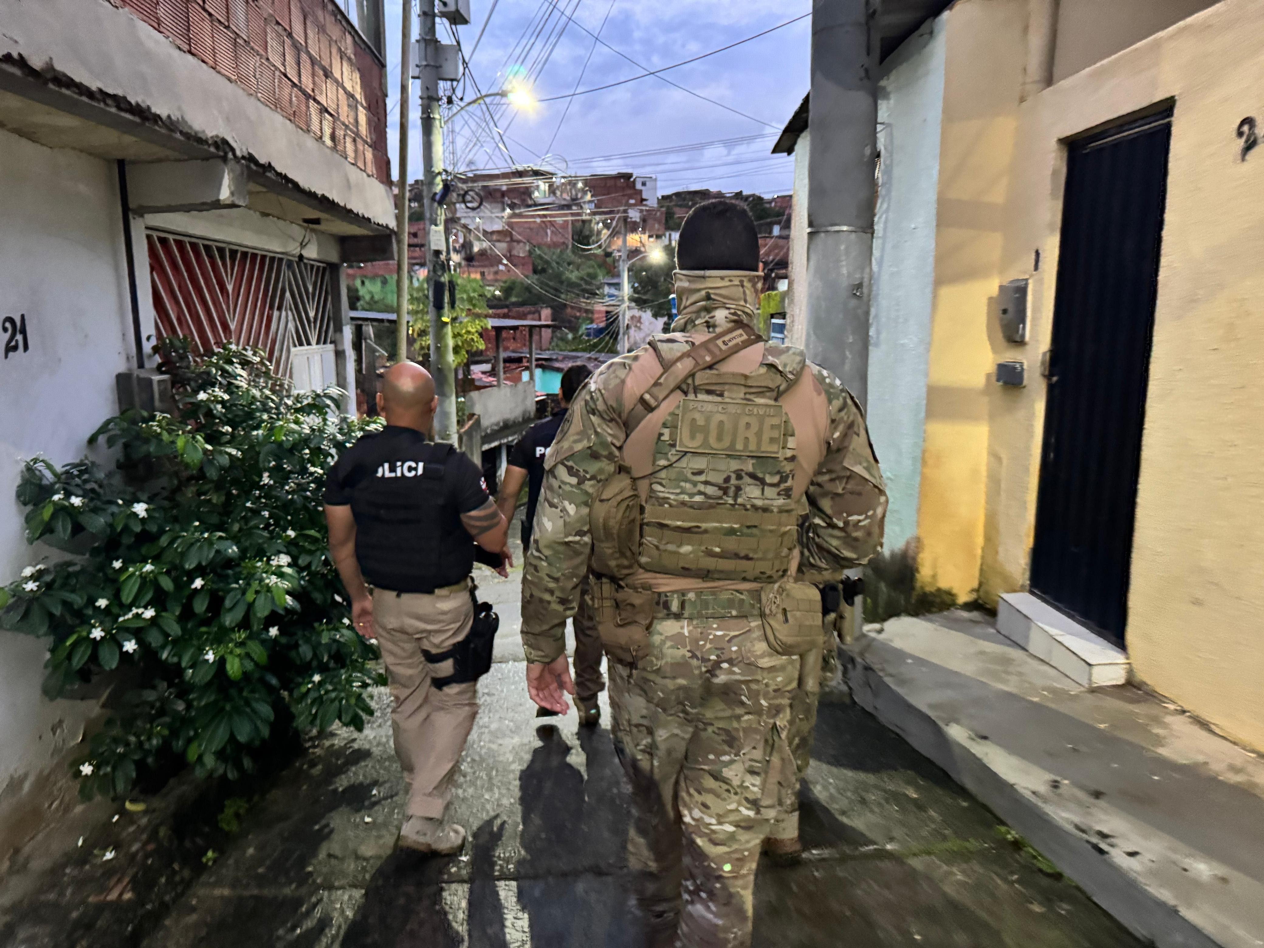 Doze pessoas são presas em operação contra grupos criminosos responsáveis por tráfico de drogas e homicídios em diversas regiões da Bahia