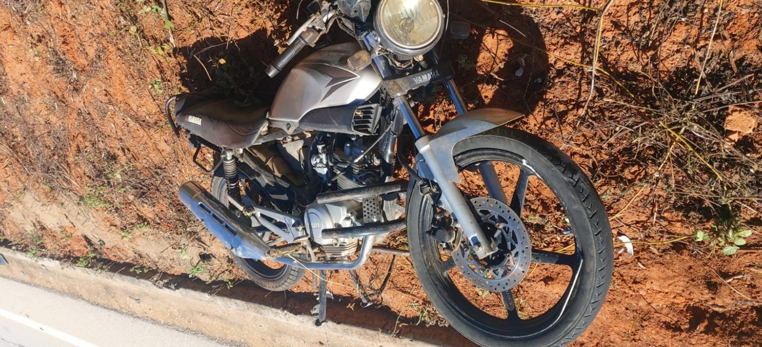 Motociclista é encontrado morto na MGC-135, em Manga