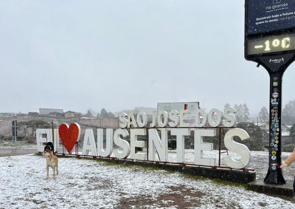Termômetro de São José dos Ausentes registrou as temperaturas baixas na manhã deste sábado (9) — Foto: Stefano Cardoso/Arquivo pessoal
