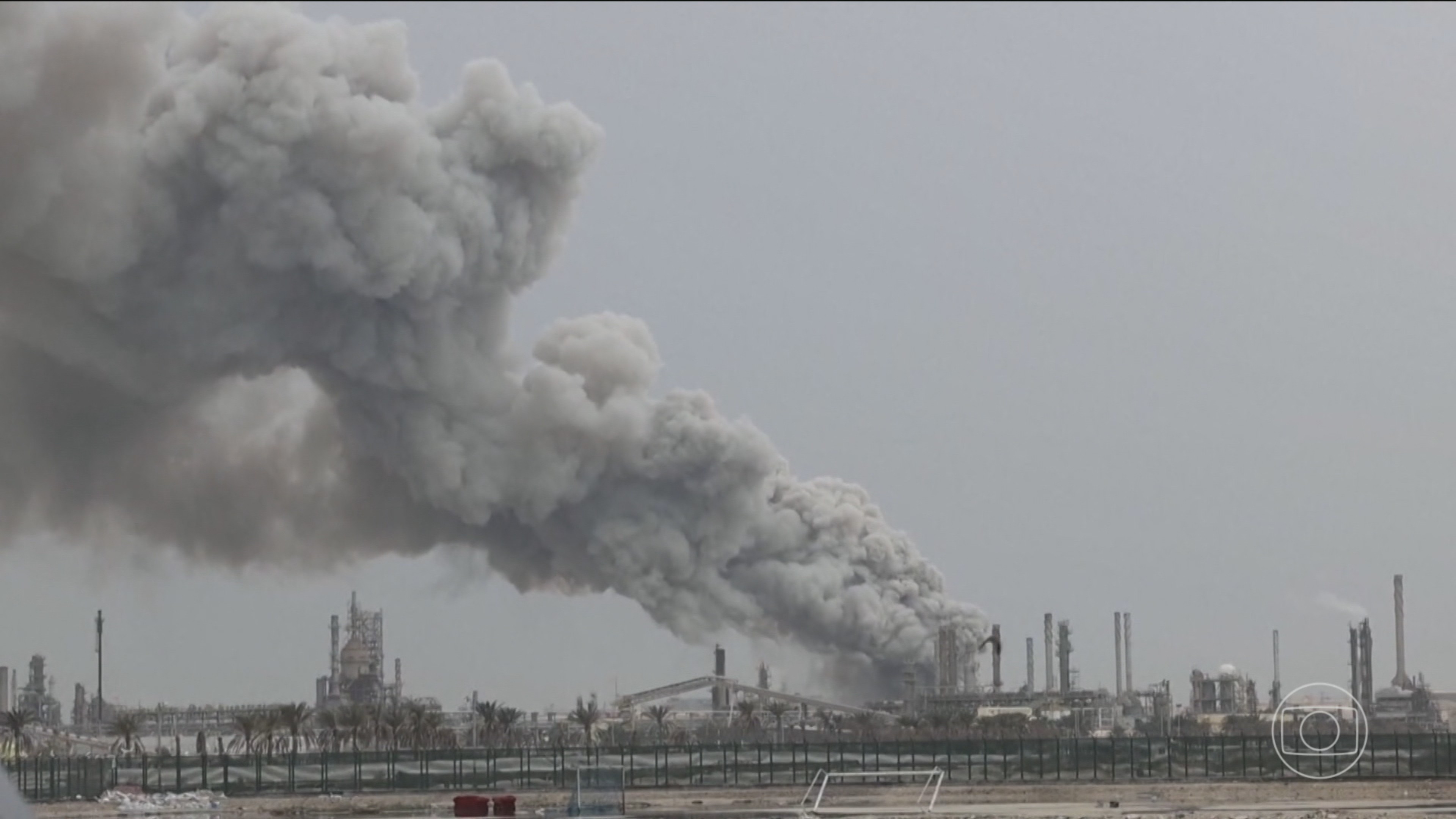 Quatro países do Oriente Médio reduzem produção de petróleo por conta da guerra, diz agência