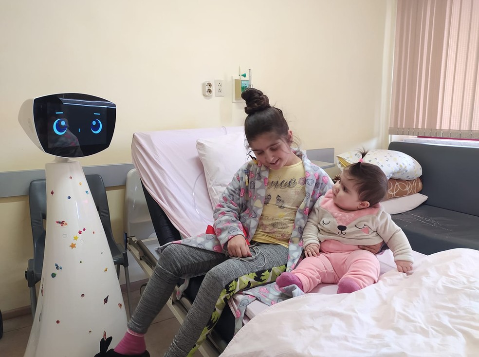 Empresa cria robô para fazer companhia a crianças hospitalizadas - Revista  Crescer