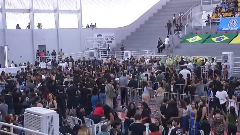 Jovens vítimas de acidente são velados nesta terça-feira (16). — Foto: TV Verdes Mares/Reprodução