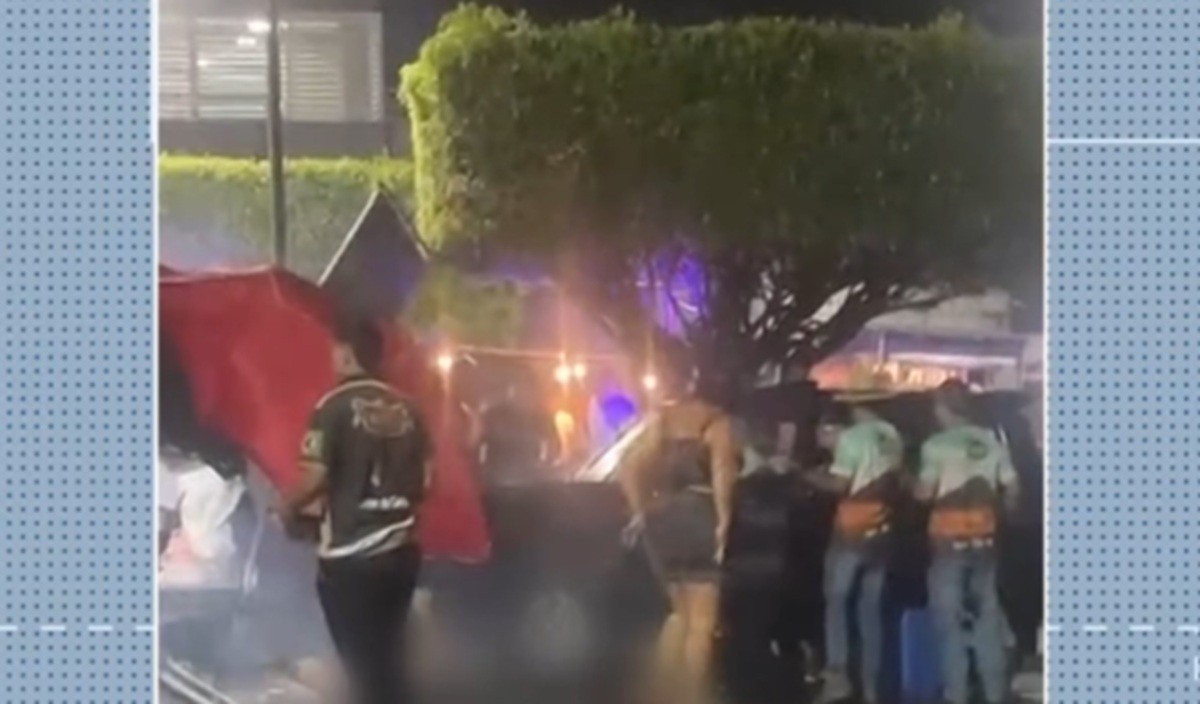 Três pessoas ficam feridas após motorista colidir contra barraca durante cavalgada em AL