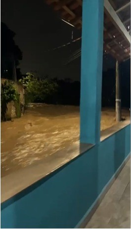 VÍDEO: Forte chuva causa seis desabamentos de imóveis em Barra Mansa