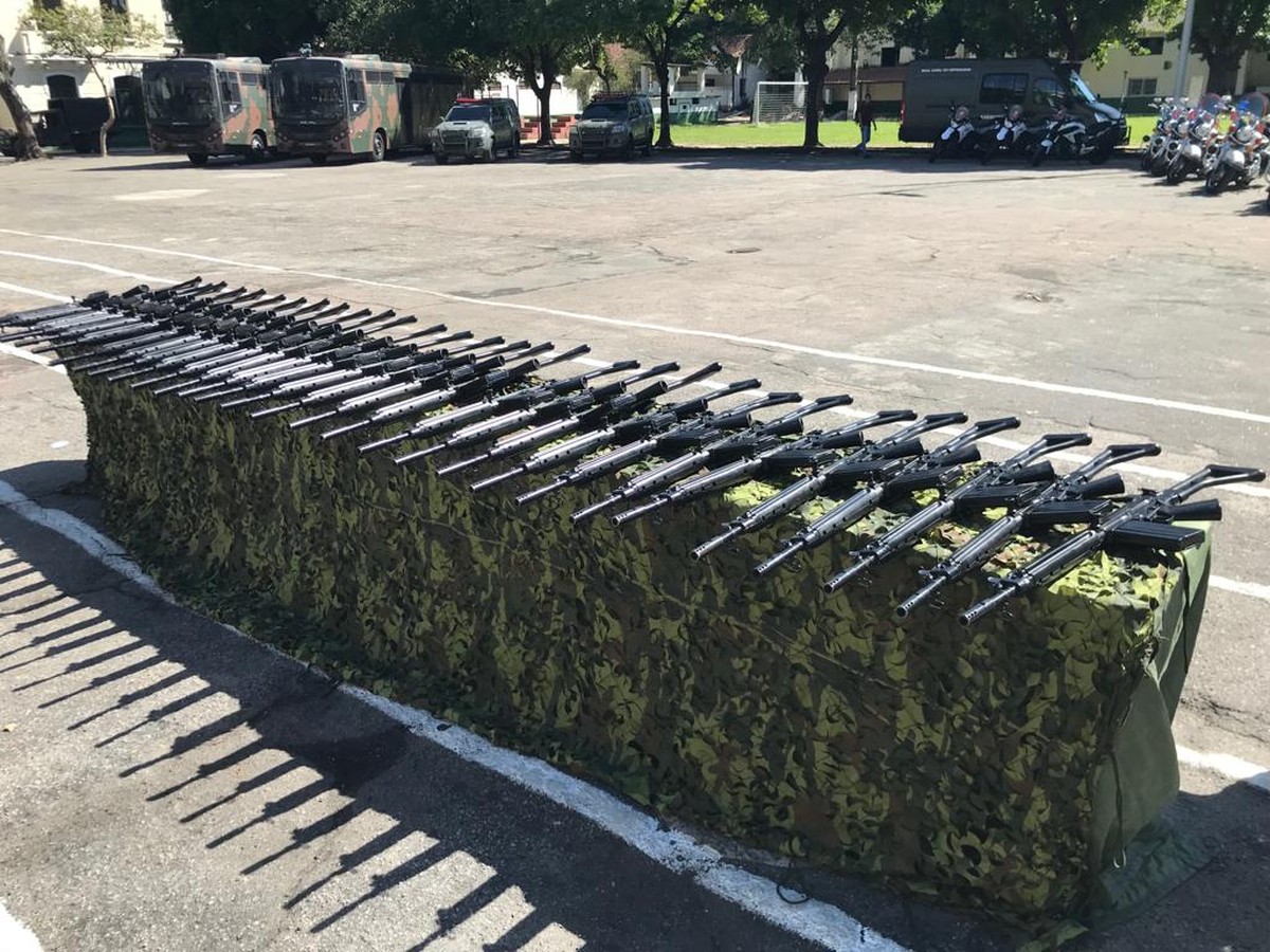 Exército entrega mil fuzis para a Polícia Militar do RJ | Rio de ...