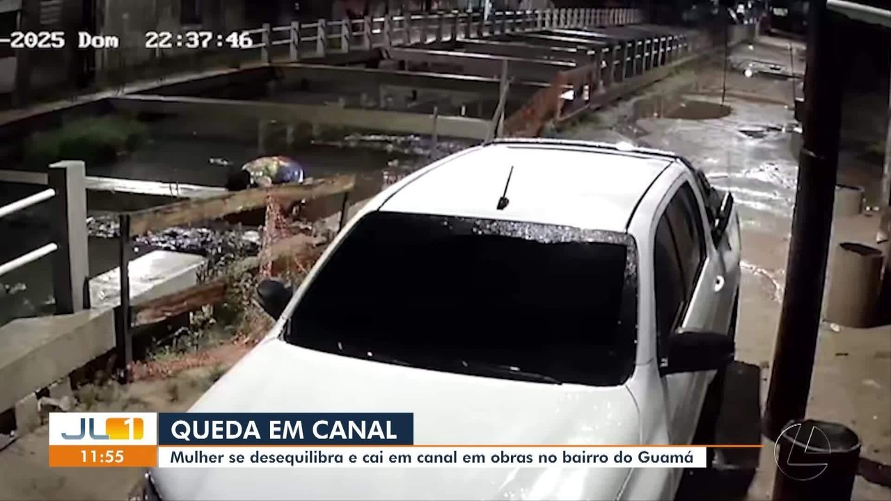 Mulher cai em canal e é resgatada por moradores, em Belém