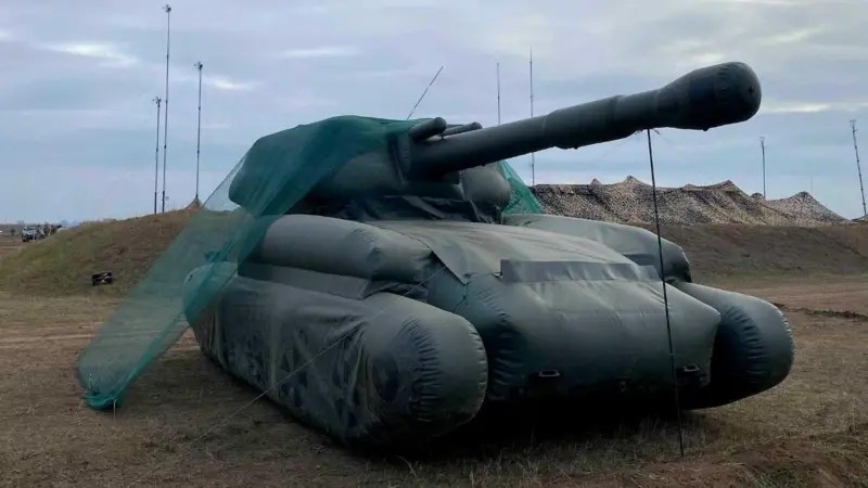 Os tanques infláveis e armamentos '2D' usados pela Ucrânia para enganar a Rússia na guerra