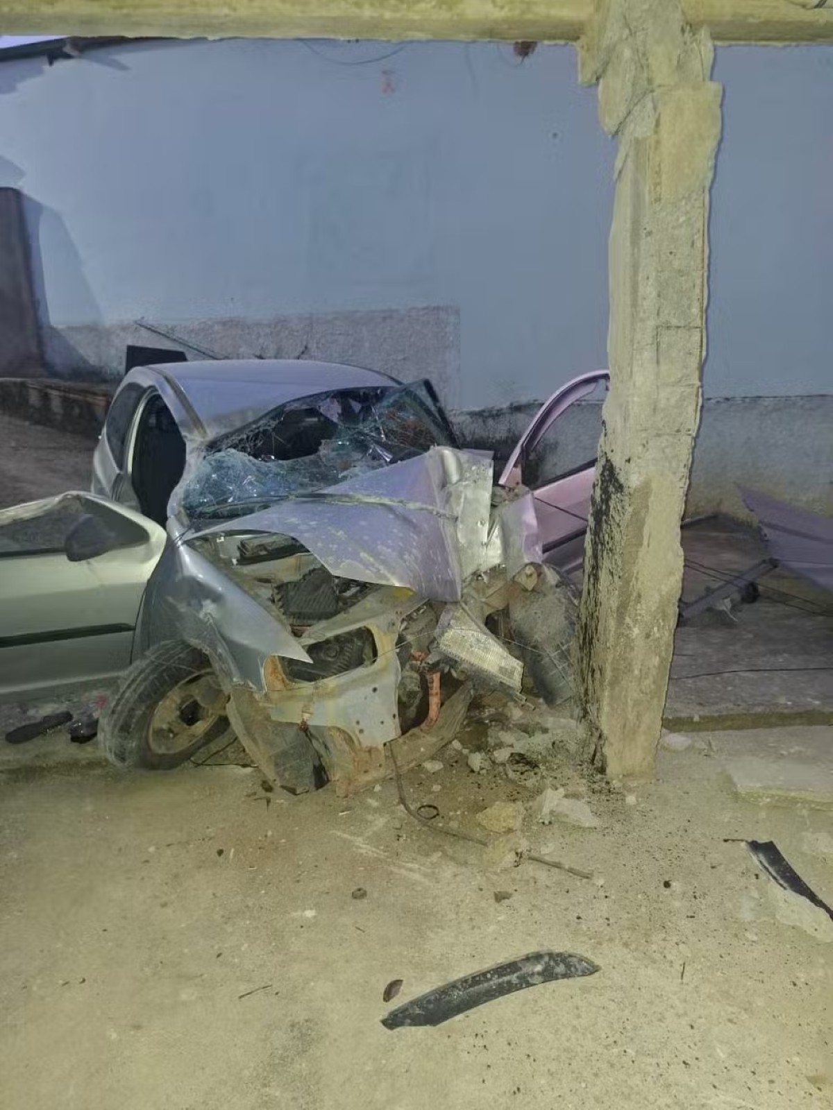Adolescentes sobrevivem a acidente que matou mãe e avô em MG