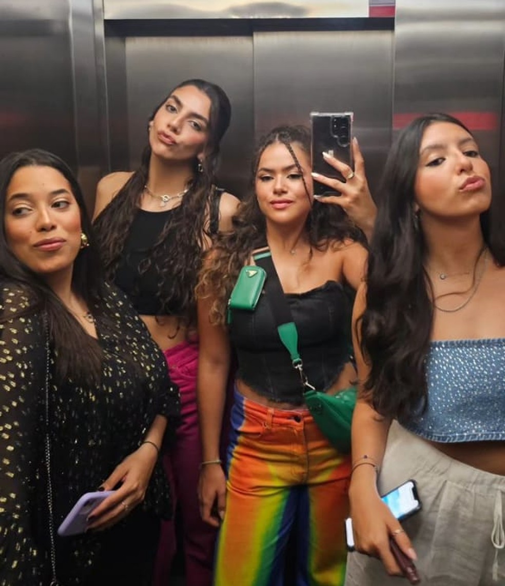 Maísa Silva posta foto com amigas no Recife — Foto: Reprodução/Instagram