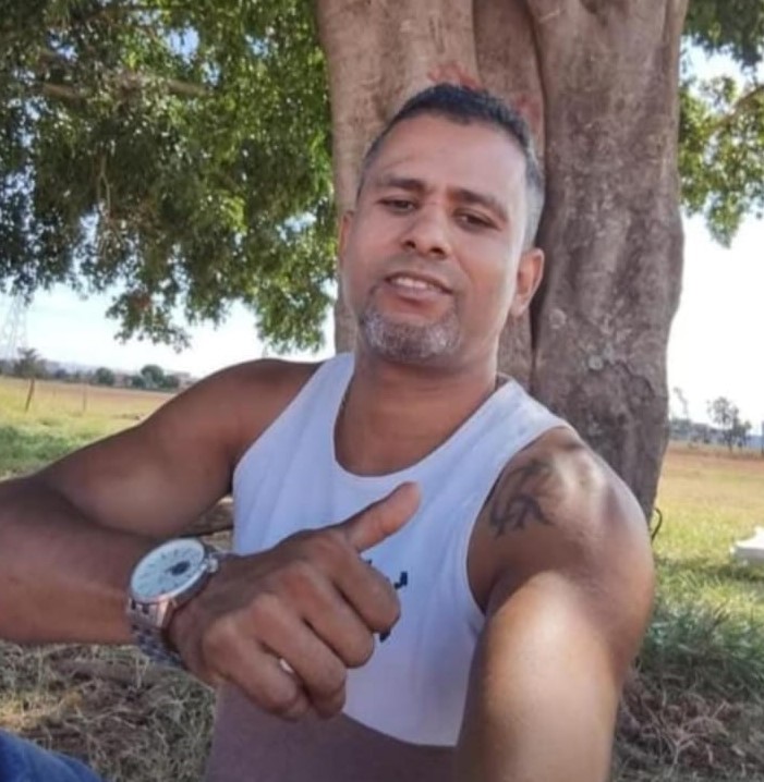 Corpo de pedreiro morto pela PM é velado em São Gonçalo