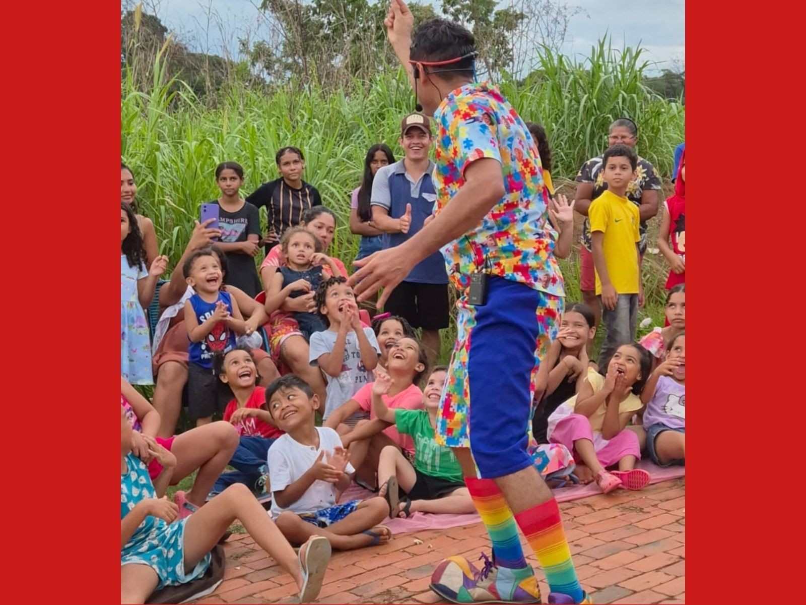 Palhaço há sete anos, professor usa humor para levar arte a comunidades no AC: 'Não é só performance'