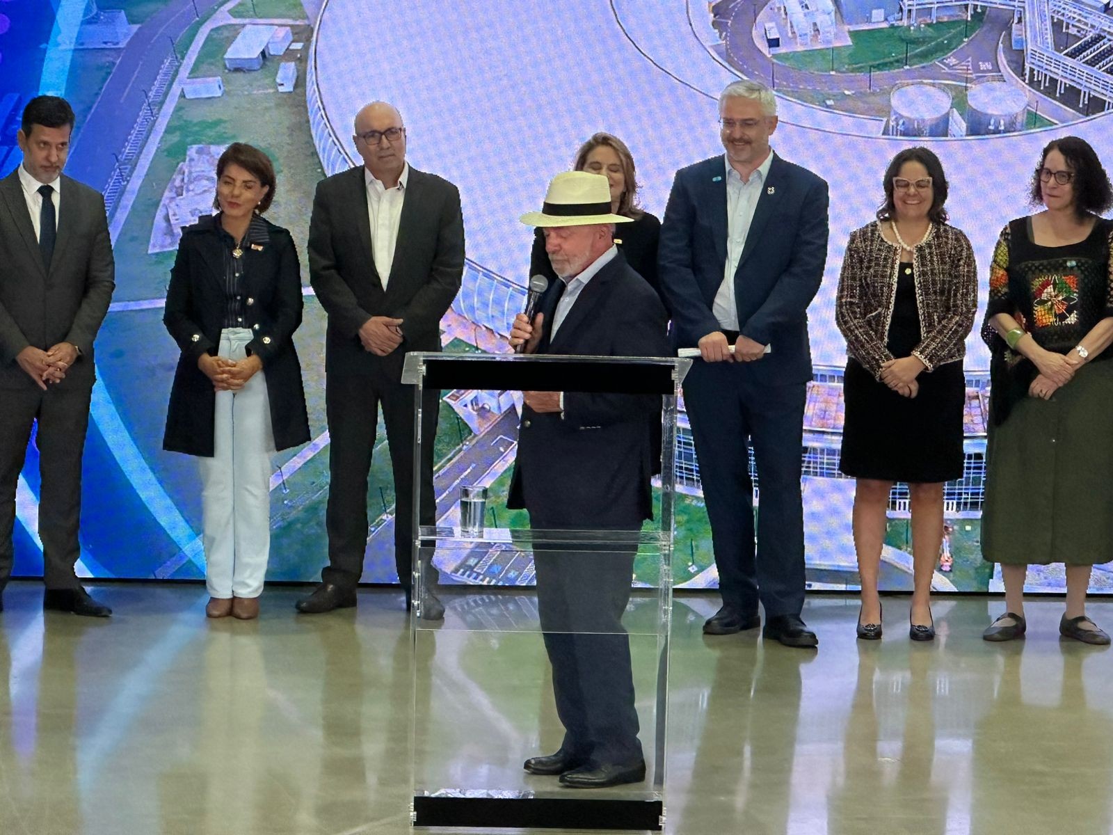 Lula inaugura 4 novas linhas do superlaboratório Sírius em Campinas