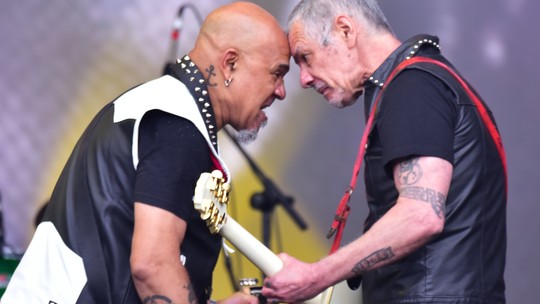 Supla e Inocentes inauguram rodas punks no 2º dia do The Town, pedem fim da escala 6x1 e tocam até Harry Styles - Ícone do punk paulista apresentou show com discurso político e repertório diverso neste domingo (7).