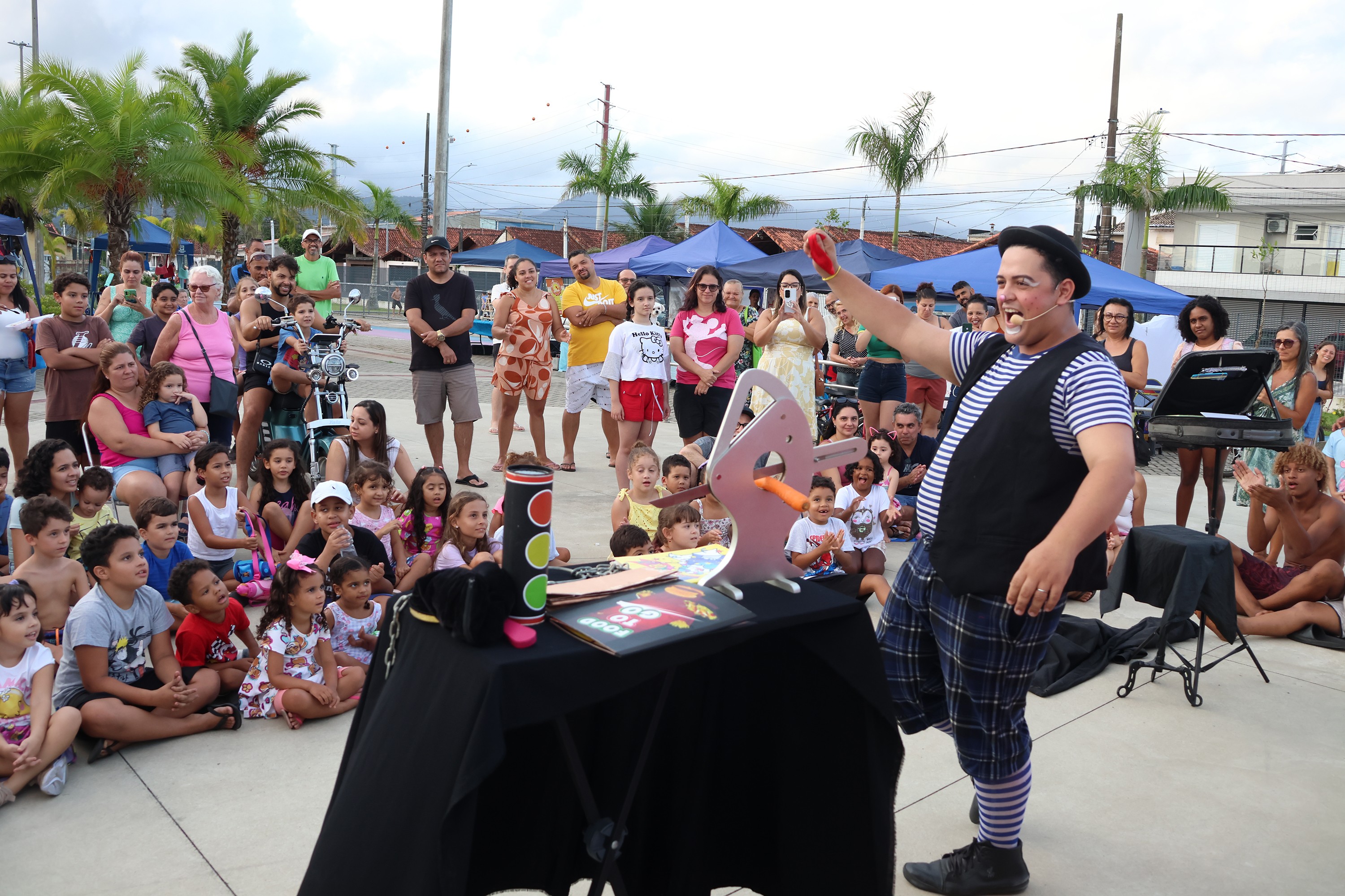 Domingo no Parque reúne feira de artesanato, música e contação de histórias em Praia Grande
