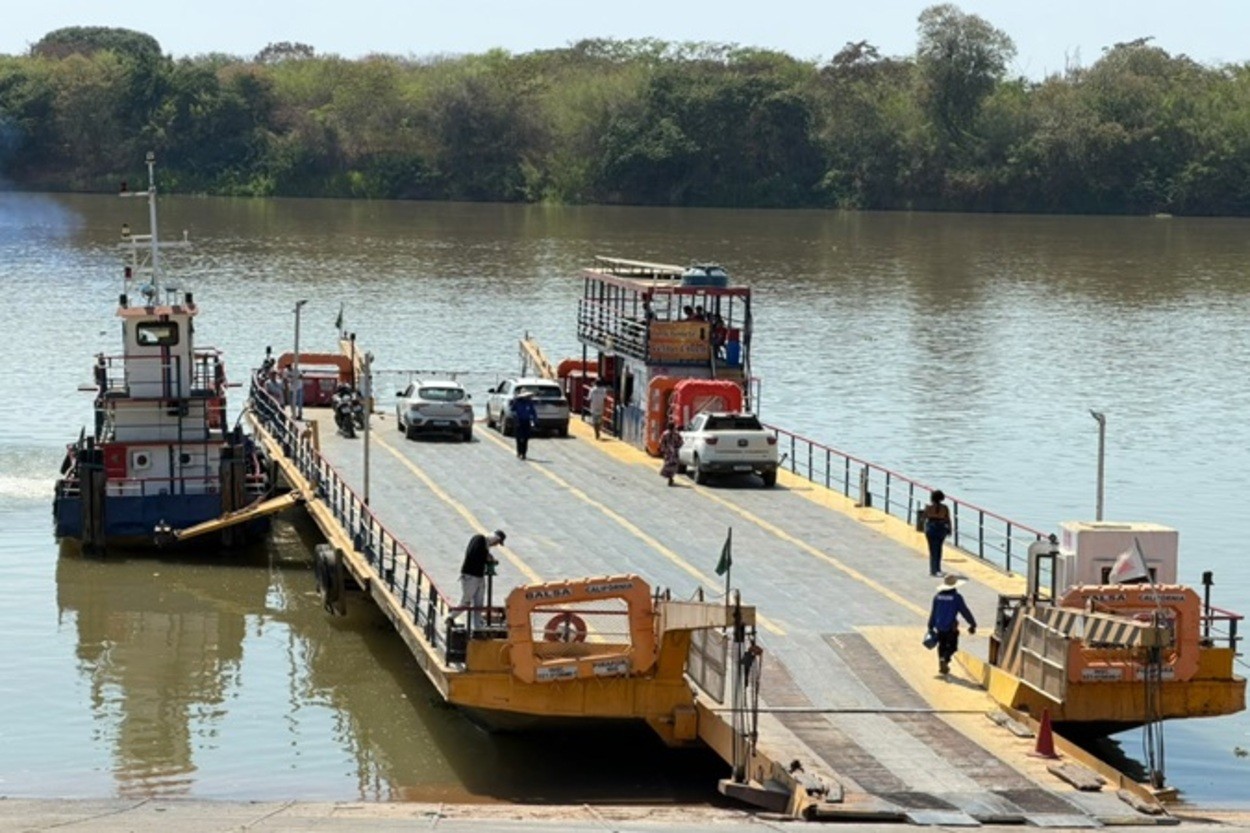 Operação fiscaliza serviço de travessia por balsa entre Manga e Matias Cardoso