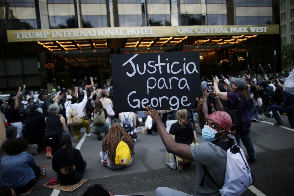 Por que as pessoas se ajoelham durante os protestos contra racismo policial  nos EUA?, Mundo