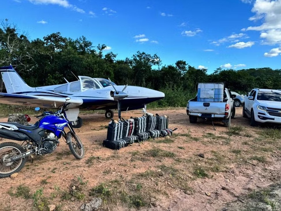 Polícia Federal cumpre mais de 60 mandados contra organização criminosa que usava aviões para transportar drogas