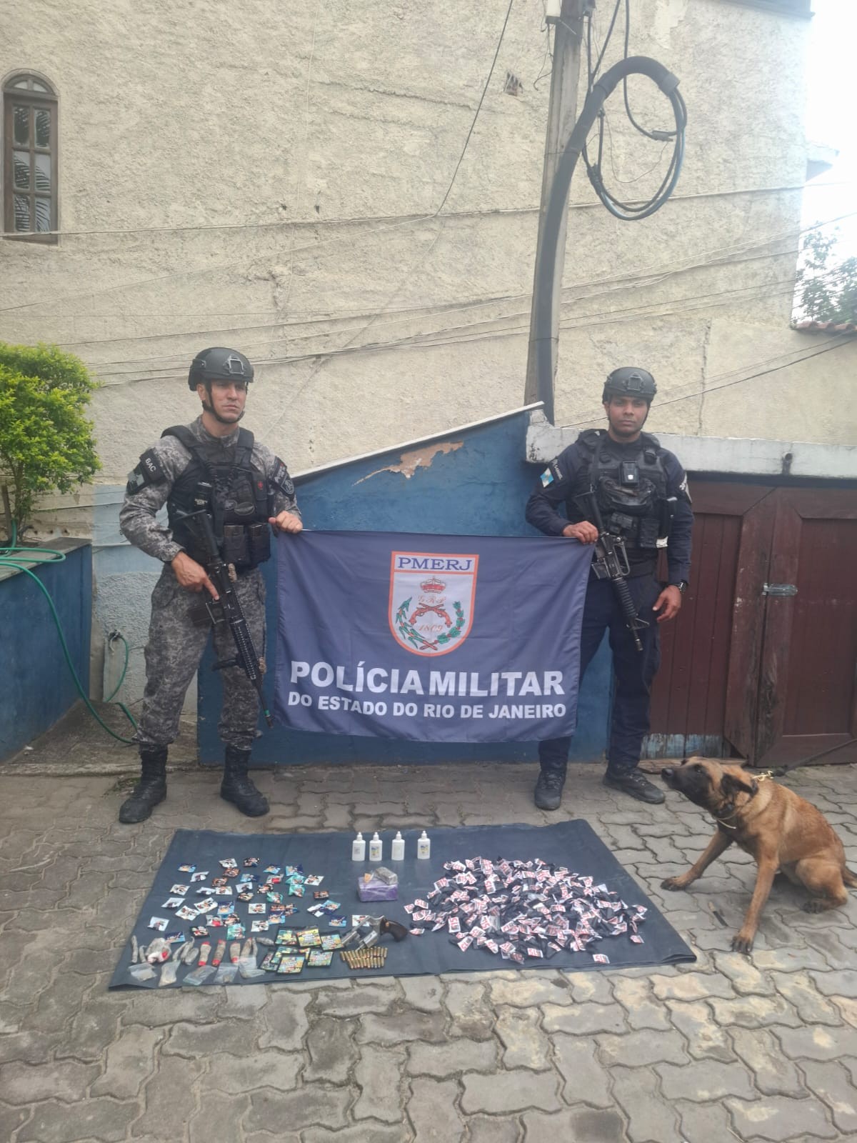 Operação prende homem e apreende drogas e arma em Três Rios