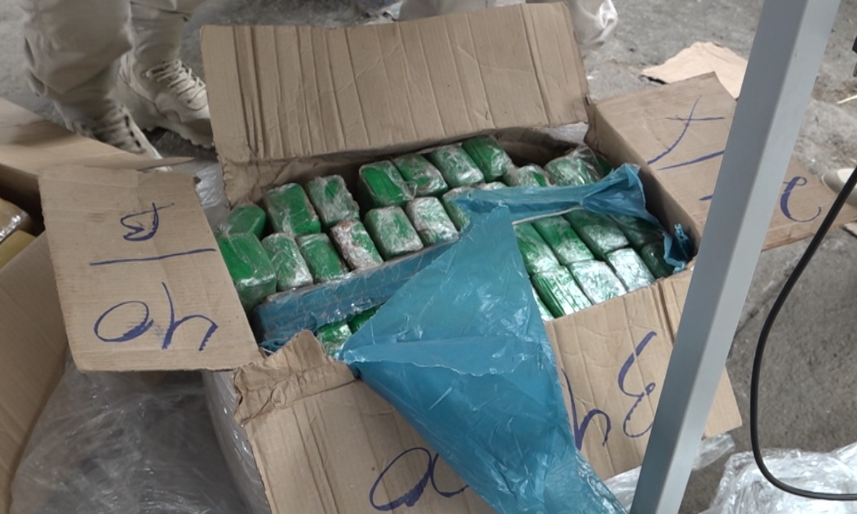 Caminhão com mais de 350 kg de drogas é apreendido pela PRF em Feira de Santana