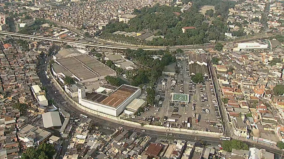 Imagem aérea da Cidade da Polícia, no Jacaré, Zona Norte do Rio — Foto: Reprodução/TV Globo
