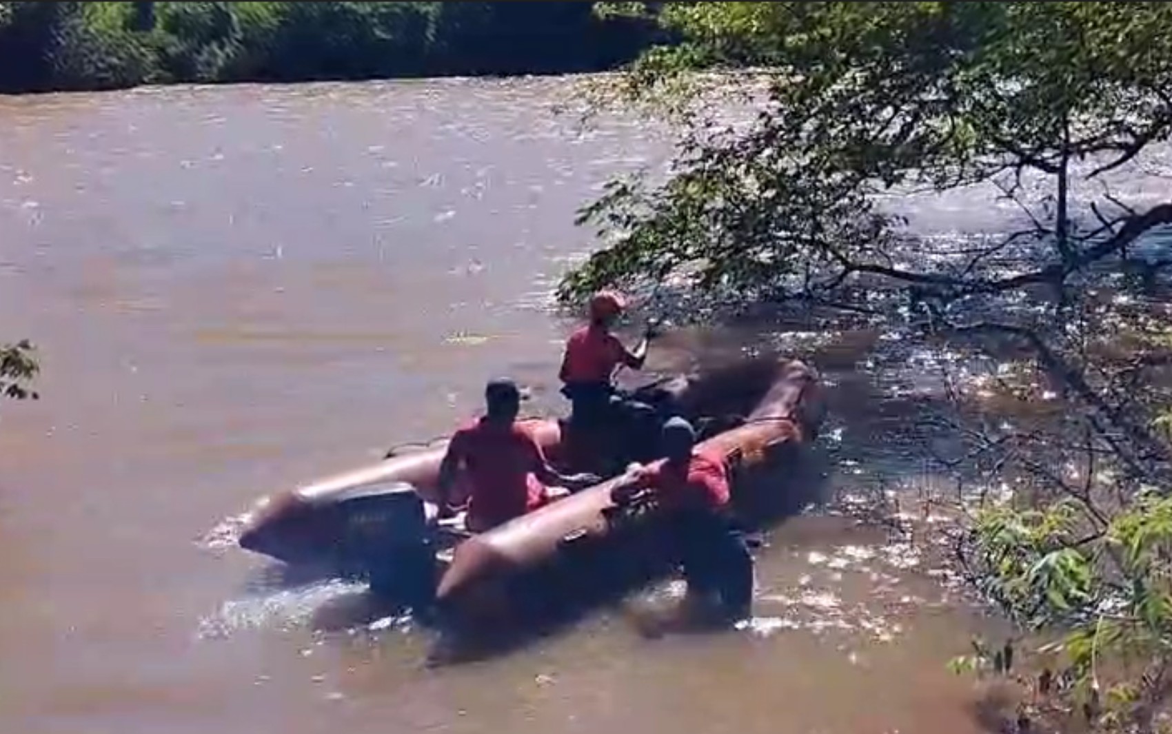 Bombeiros buscam por adolescente de 14 anos que desapareceu em rio de Guará, SP